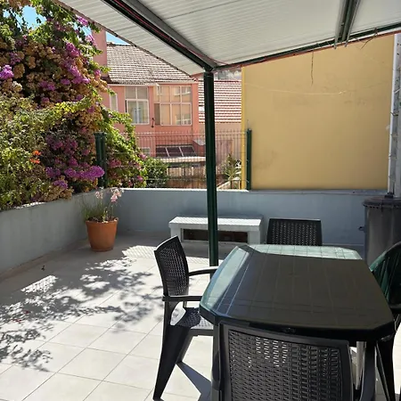 Grandmommy's House - Traditional And Comfy Lisboan Lisbon